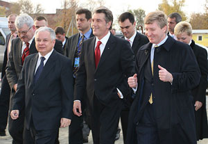 Качиньский, Ющенко и Ахметов