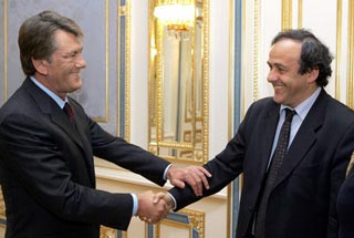Ющенко пригласил Платини в Донецк