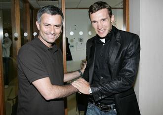 Июнь 2006 года: Шевченко и Моуриньо позируют перед фотокамерой. <br/> Сегодня Андрею предложили фото с 