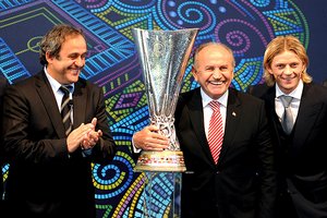 Президент УЕФА, Кубок УЕФА, мэр Стамбула и Тимощук